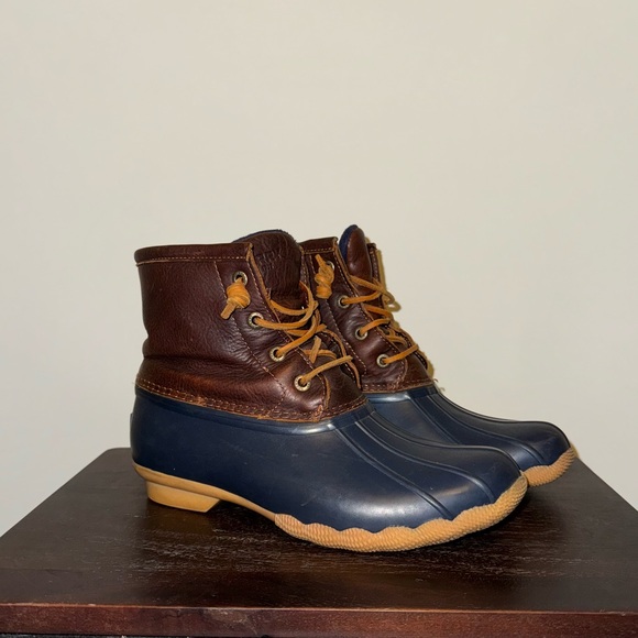 Women’s Sperry Duck Boots - Picture 1 of 8